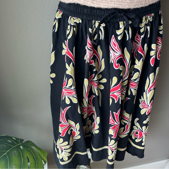 Womens J Gee Black Red Yellow Floral Batik Midi Flare Skirt ELASTIC WAIST Size L - Picture 3 of 11